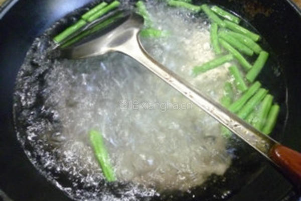 橄榄菜拌梅豆的做法图解3