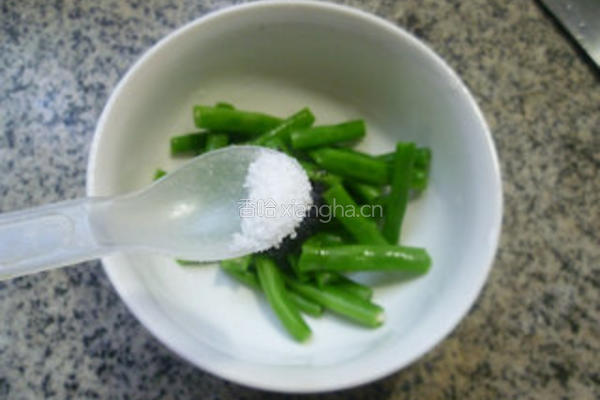 橄榄菜拌梅豆的做法图解7
