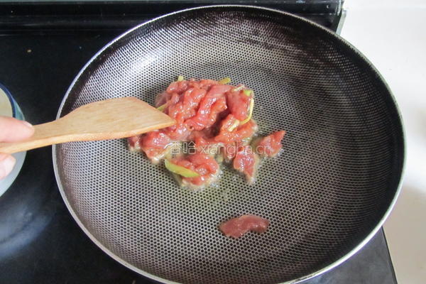 肉丝炒黄秋葵的做法图解5