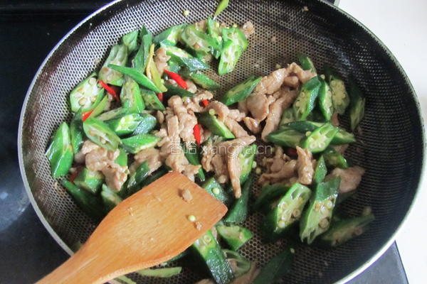 肉丝炒黄秋葵的做法图解6
