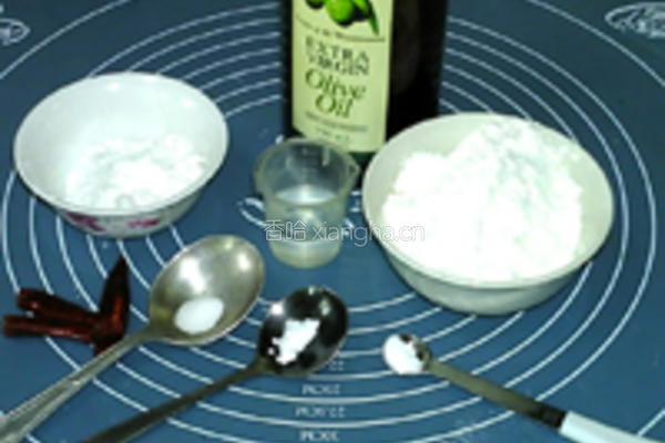 橄榄油辣味饼干的做法图解1
