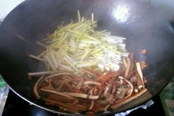 蒜黄炒香干的做法图解8