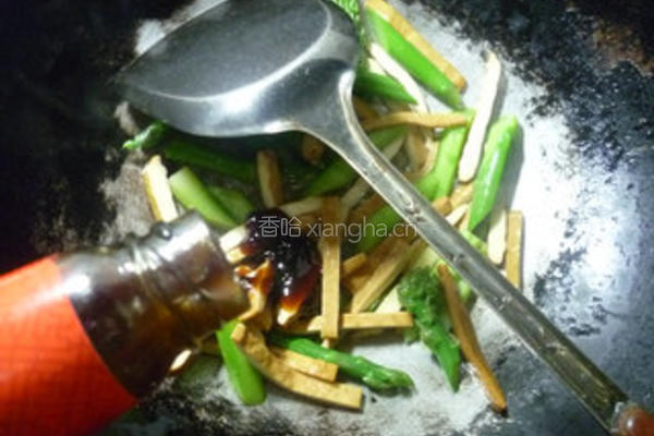 芦笋炒香干的做法图解8