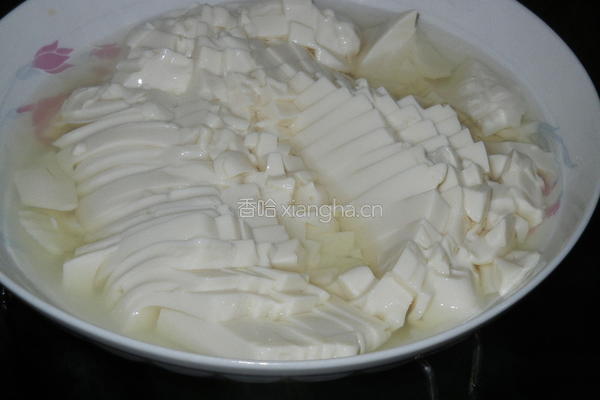 皮蛋豆腐的做法图解1