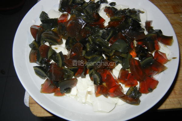 皮蛋豆腐的做法图解5