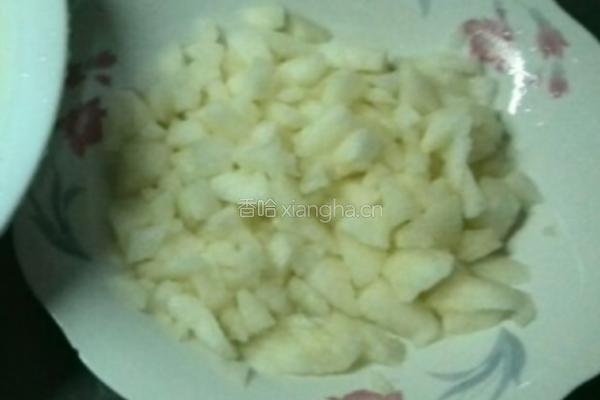 银耳雪梨羹的做法图解2