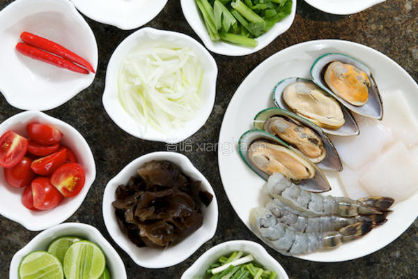 泰式海鲜沙拉的做法图解1