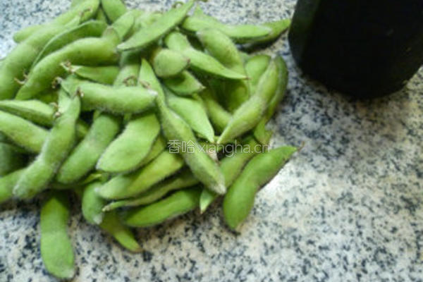 橄榄菜拌毛豆的做法图解1