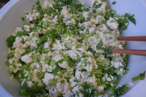 茼蒿虾仁小豆腐的做法图解6