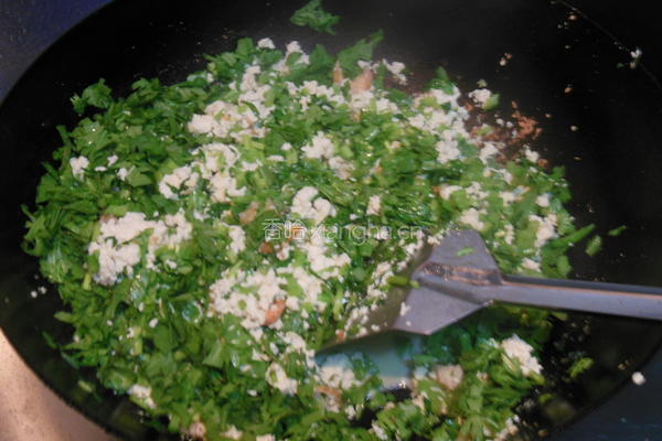 茼蒿虾仁小豆腐的做法图解11