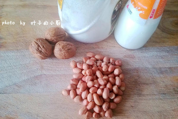 核桃花生牛奶的做法图解1