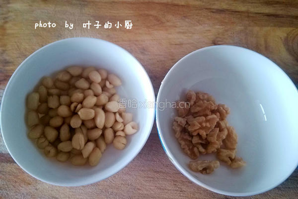 核桃花生牛奶的做法图解3