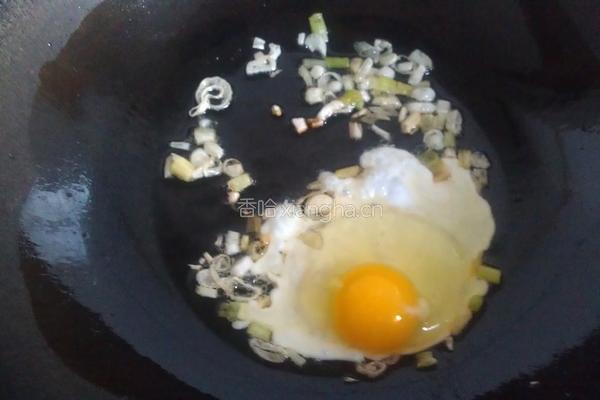 葱油鸡蛋青菜面的做法图解2