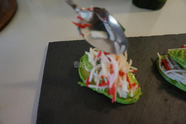 牛油果蟹肉沙拉的做法图解6
