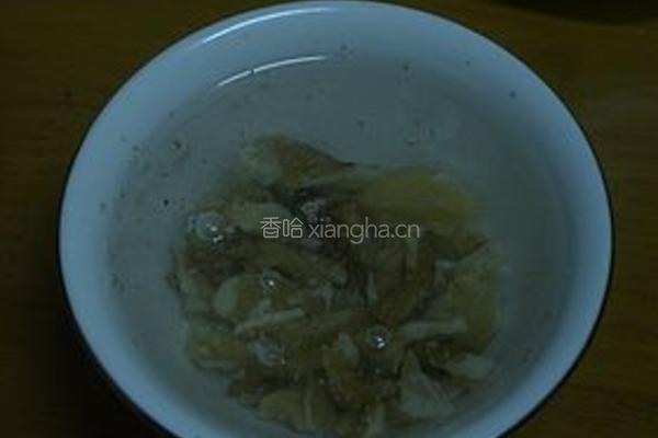 核桃仁炒杏鲍菇的做法图解1