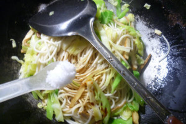 香干圆白菜炒面的做法图解6