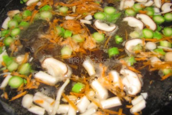 芦笋鲜菇面的做法图解4