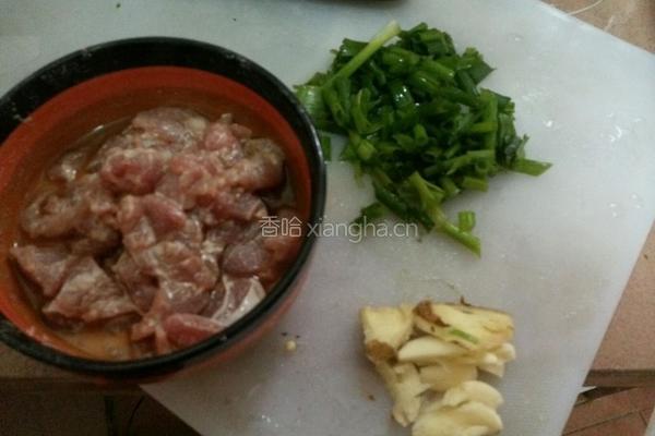 金针菇鱼丸肉片汤的做法图解2