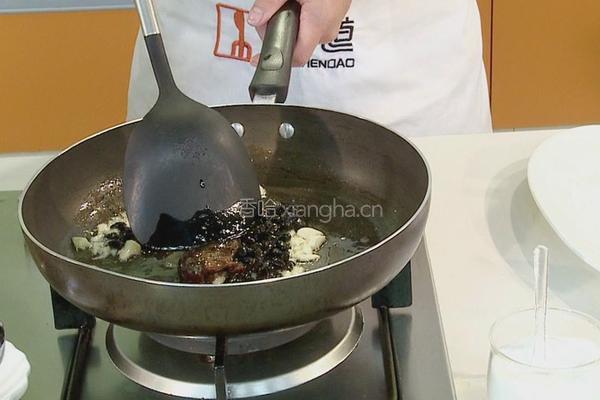 鲮鱼炒八甲唛的做法图解2