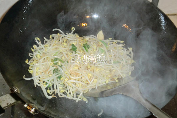银芽青椒炒香干的做法图解7