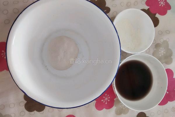 头菜木耳面筋包子的做法图解1