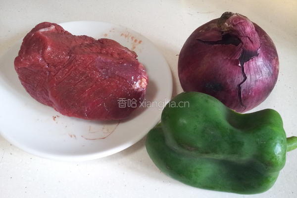 洋葱甜椒爆牛肉的做法图解1