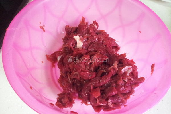 洋葱甜椒爆牛肉的做法图解2