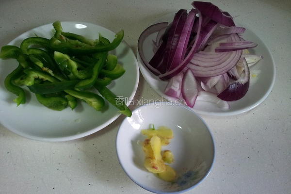 洋葱甜椒爆牛肉的做法图解3