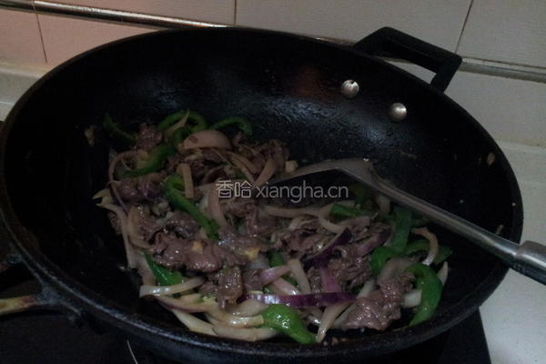 洋葱甜椒爆牛肉的做法图解7