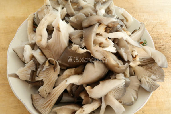 平菇鱼丸汤的做法图解1