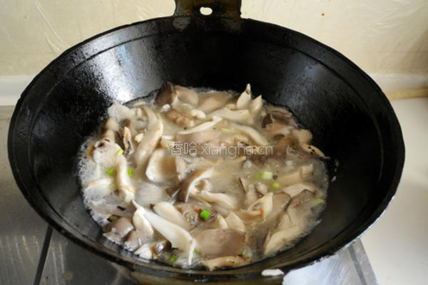 平菇鱼丸汤的做法图解4
