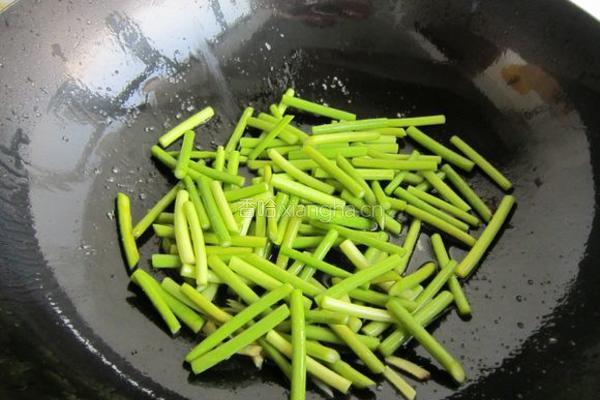 香干蒜薹炒肉丝的做法图解8