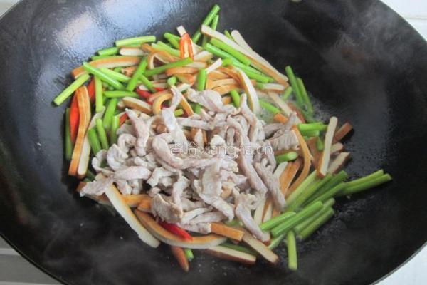 香干蒜薹炒肉丝的做法图解11