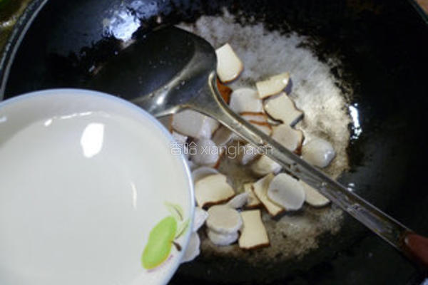 香干蒜薹炒鱼丸的做法图解7