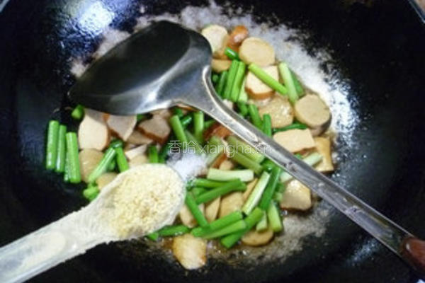 香干蒜薹炒鱼丸的做法图解12