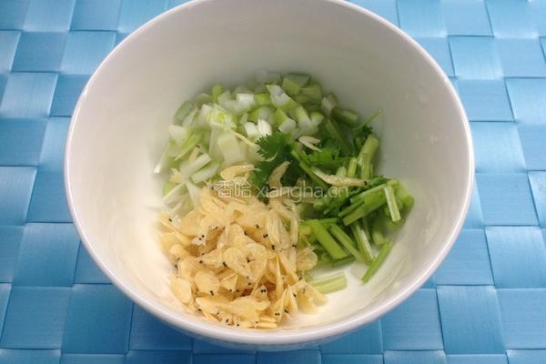 虾皮紫菜汤的做法图解1