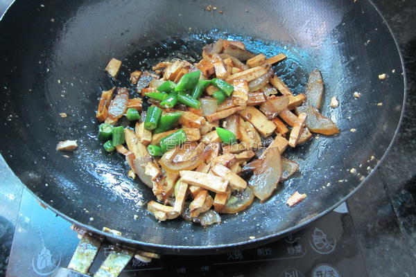 小炒香干腊肉的做法图解6