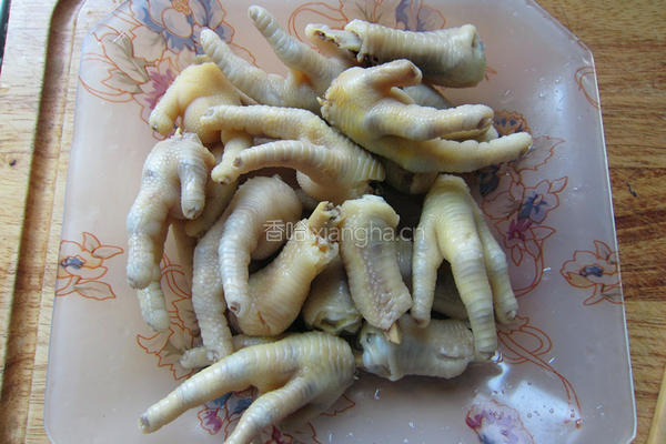 黄芪大枣煲凤爪的做法图解4