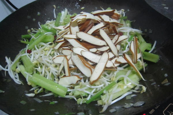 香干炒青芹的做法图解6