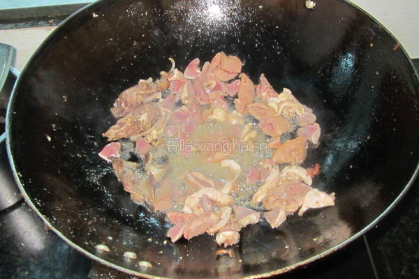 咸豆角炒鸭杂的做法图解3