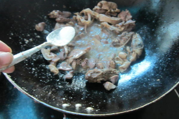 咸豆角炒鸭杂的做法图解5