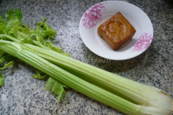 香干炒西芹的做法图解1