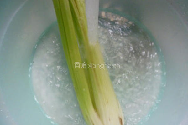 香干炒西芹的做法图解2