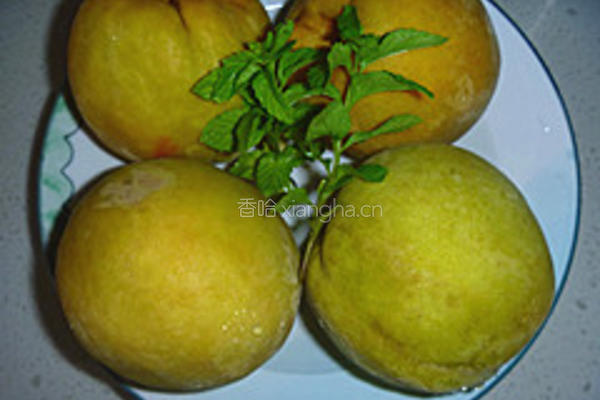 黄桃蜜饮的做法图解1