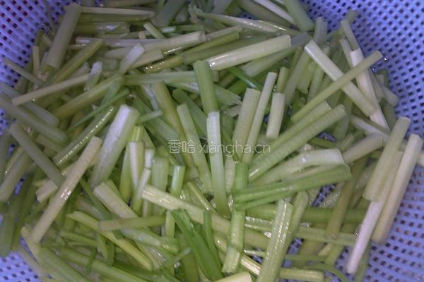 芹菜肉丝香干的做法图解2