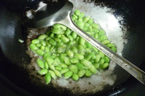 榨菜炒毛豆的做法图解3