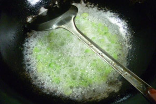 榨菜炒毛豆的做法图解4