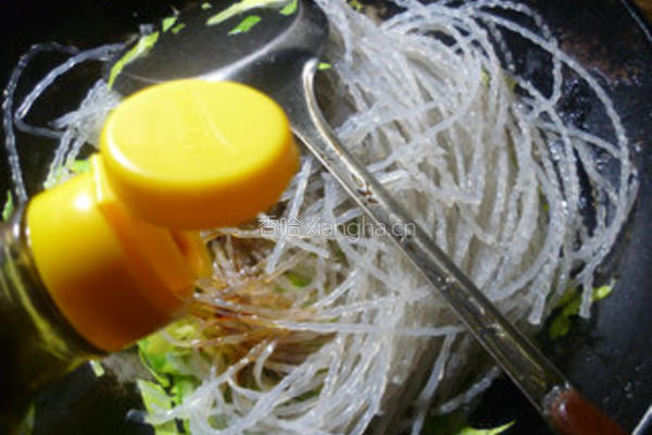 洋葱牛心菜炒粉条的做法图解7