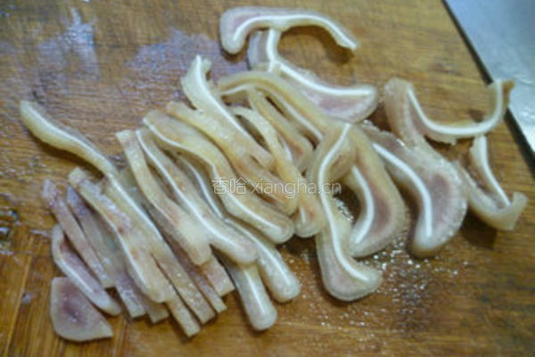 蒜薹香干拌猪耳朵的做法图解5