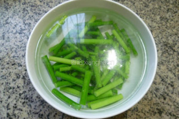 蒜薹香干拌猪耳朵的做法图解7